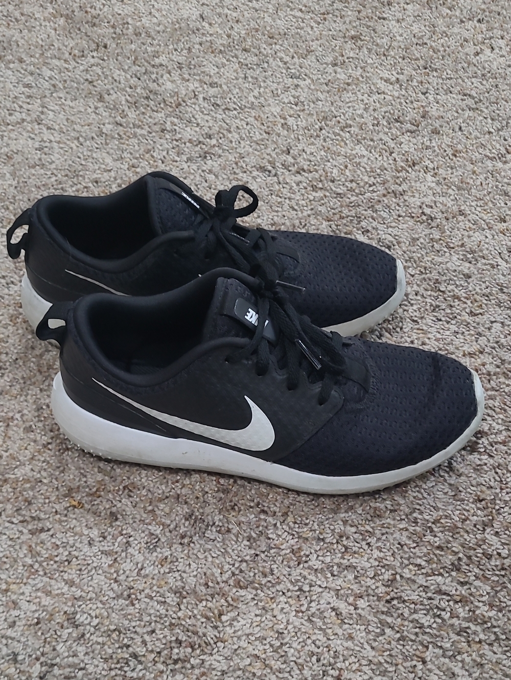 Nike Black and White Youth Low-Top Golf Sneakers
